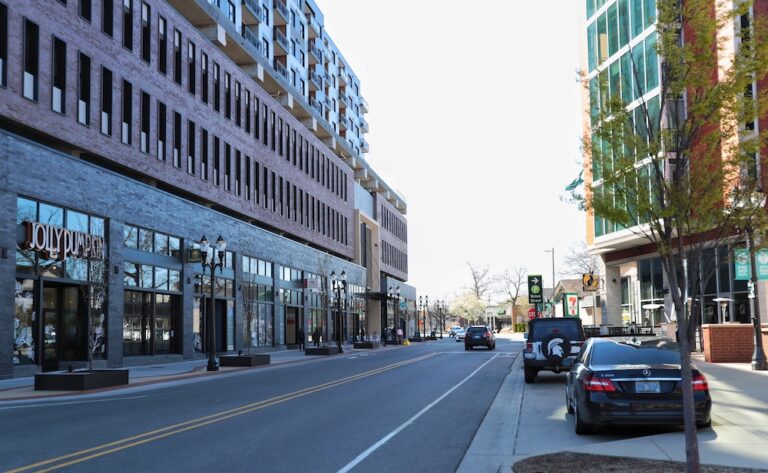 Close a Lane for Only Three Restaurants? Other Biz Owners Say “No, Thanks.”