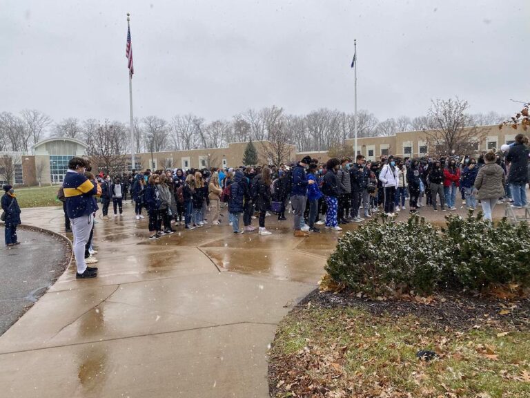 ELHS Students Held Walk Out to Honor Oxford School Shooting, Call for Gun Regulation